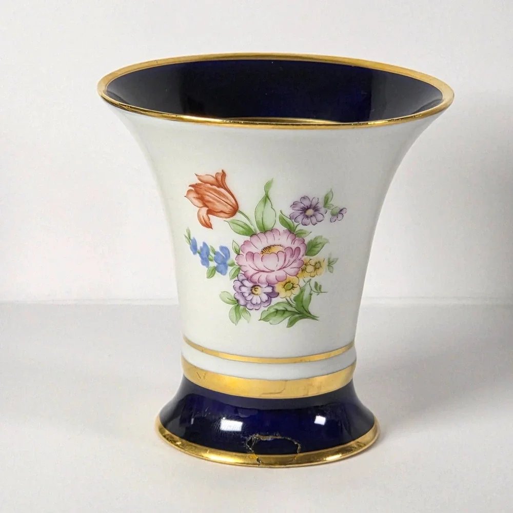 Royal Dux elegant royal